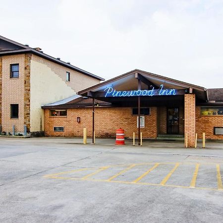 Oyo Pinewood Inn & Suites Silsbee Extérieur photo