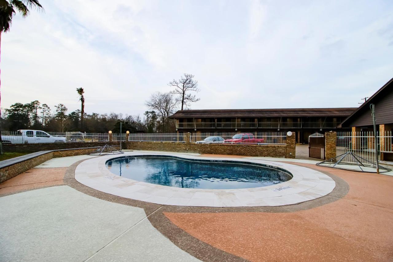 Oyo Pinewood Inn & Suites Silsbee Extérieur photo