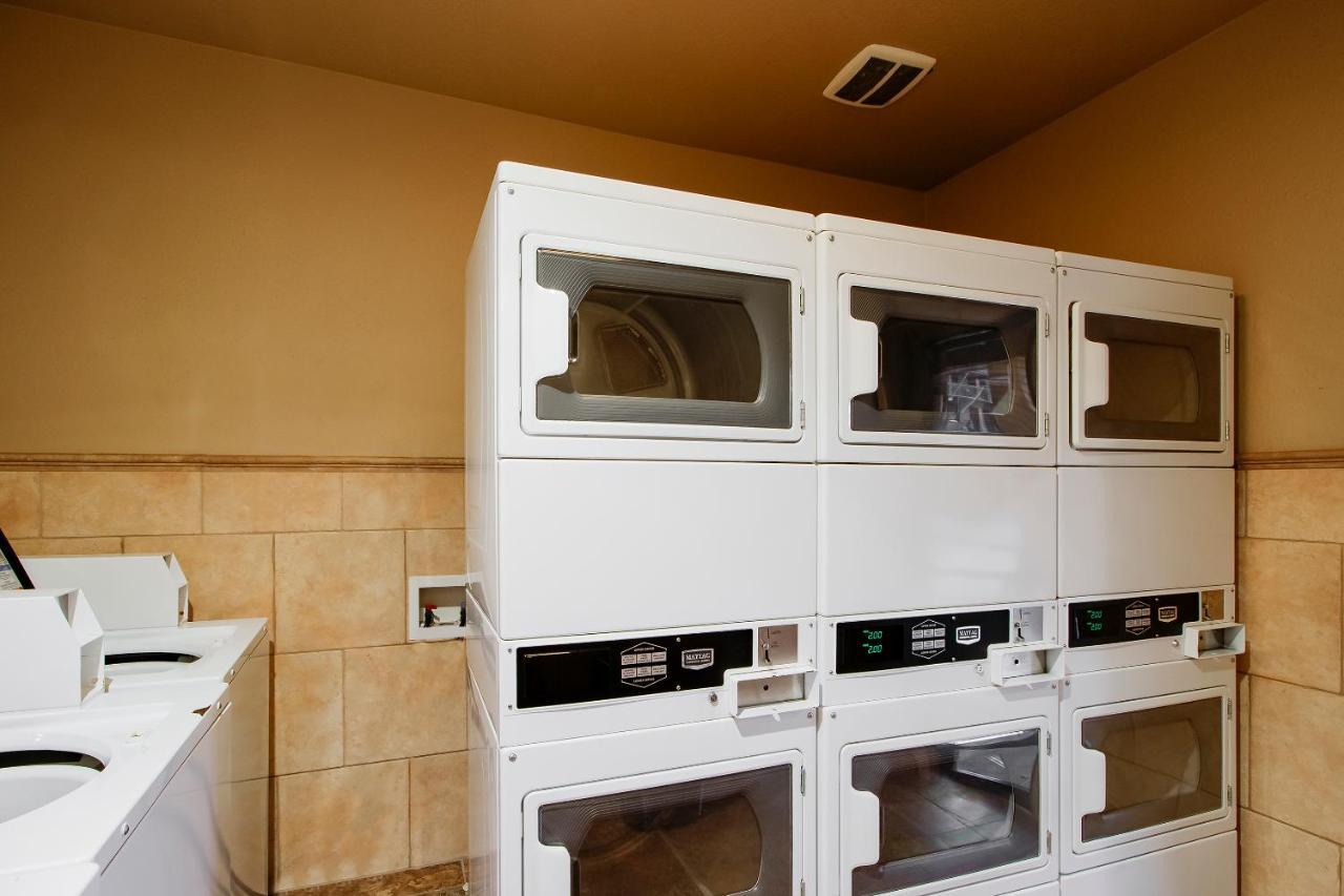 Oyo Pinewood Inn & Suites Silsbee Extérieur photo