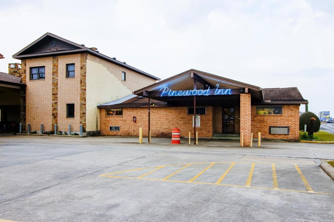 Oyo Pinewood Inn & Suites Silsbee Extérieur photo