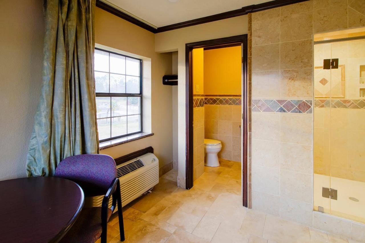 Oyo Pinewood Inn & Suites Silsbee Extérieur photo