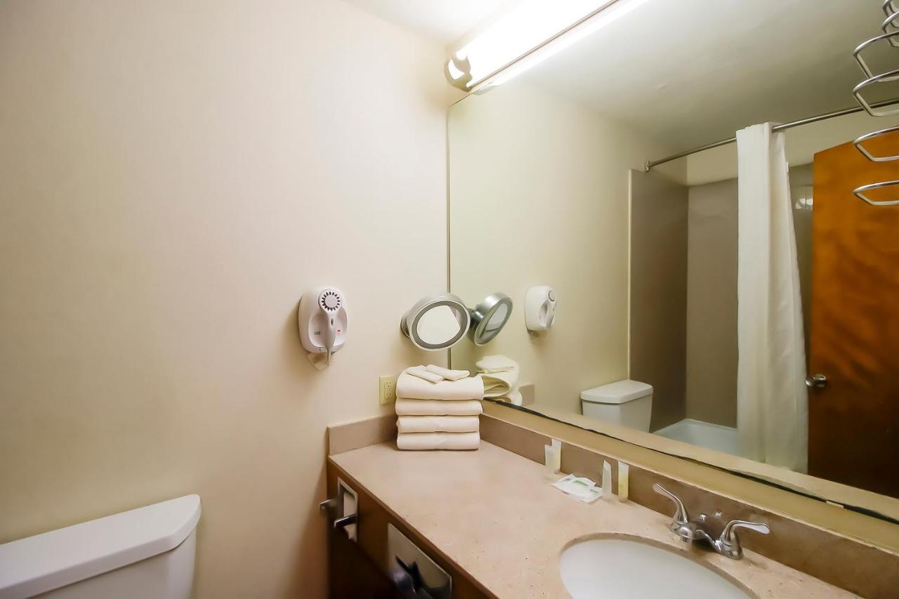 Oyo Pinewood Inn & Suites Silsbee Extérieur photo