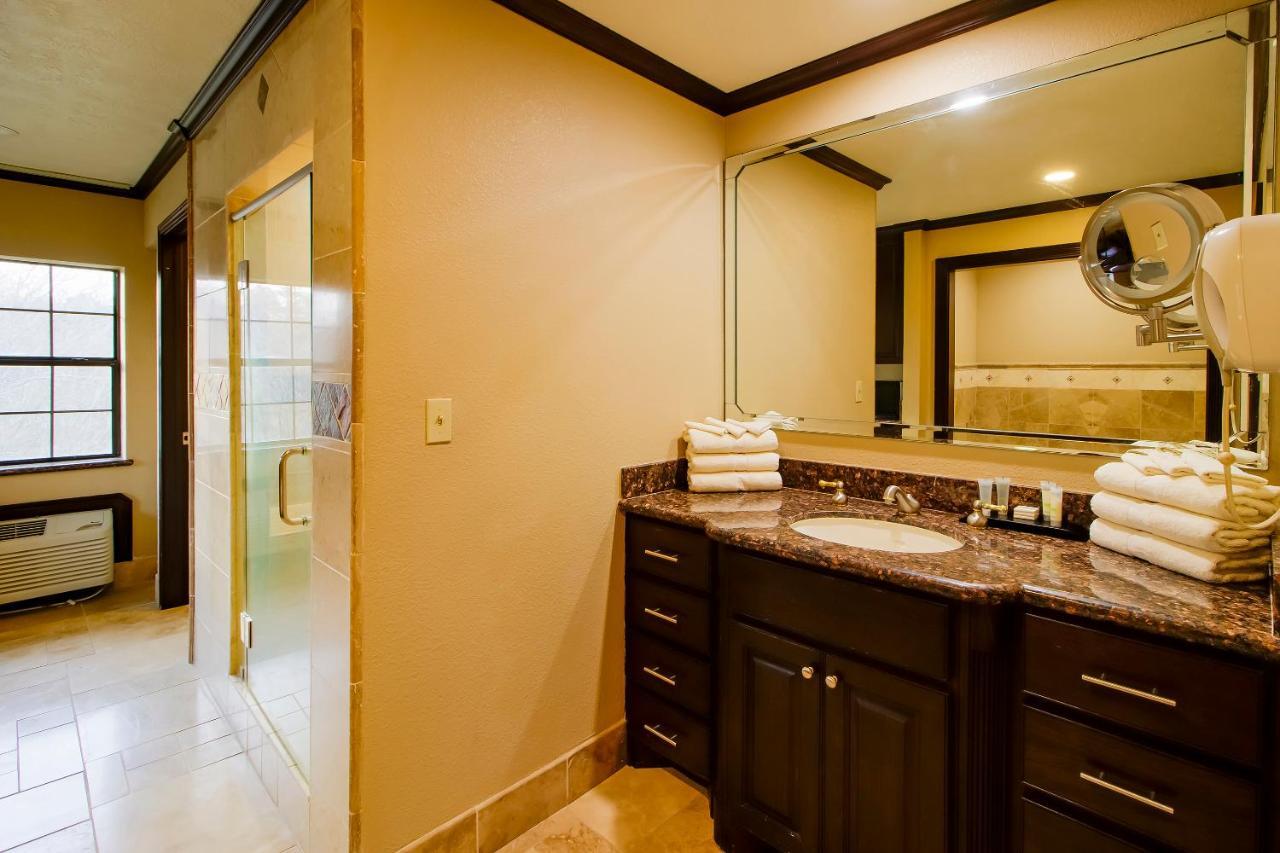 Oyo Pinewood Inn & Suites Silsbee Extérieur photo