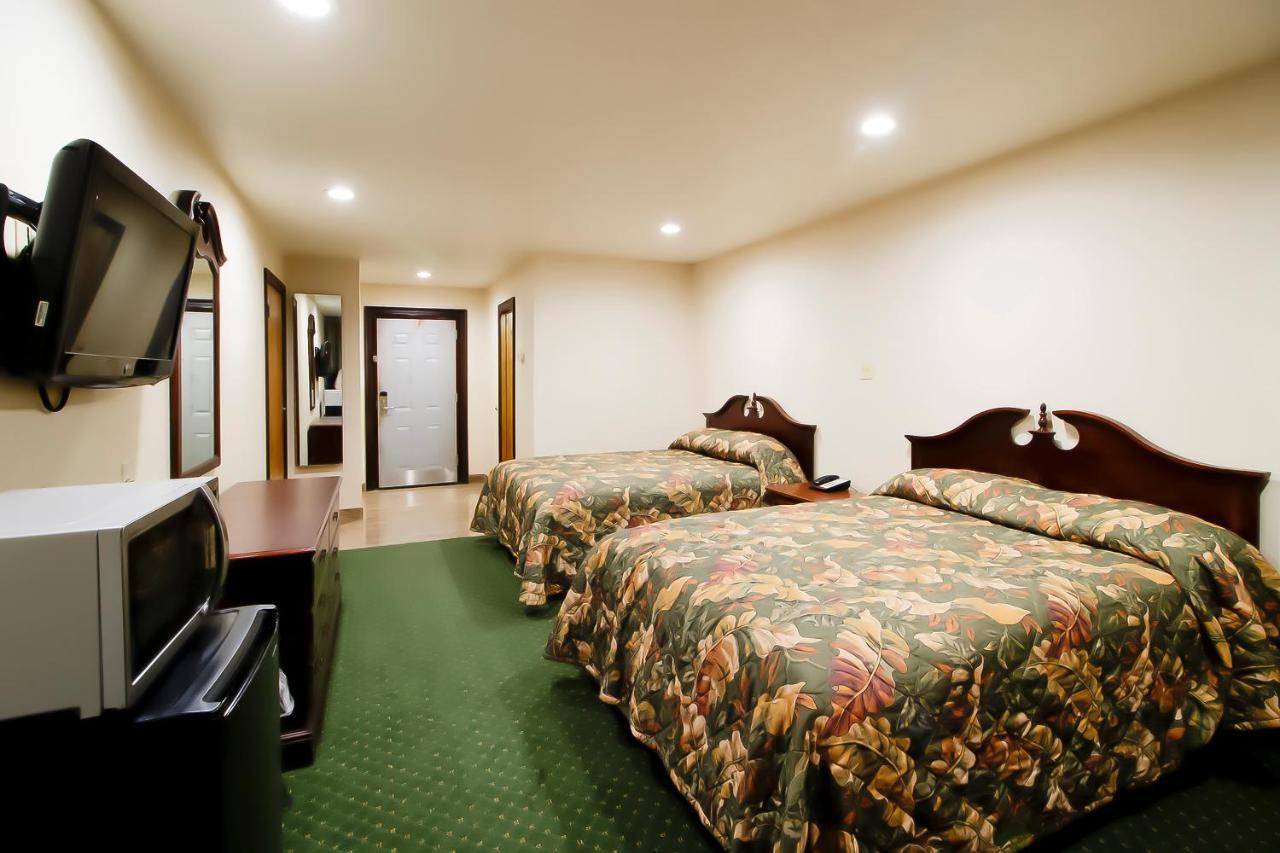 Oyo Pinewood Inn & Suites Silsbee Extérieur photo