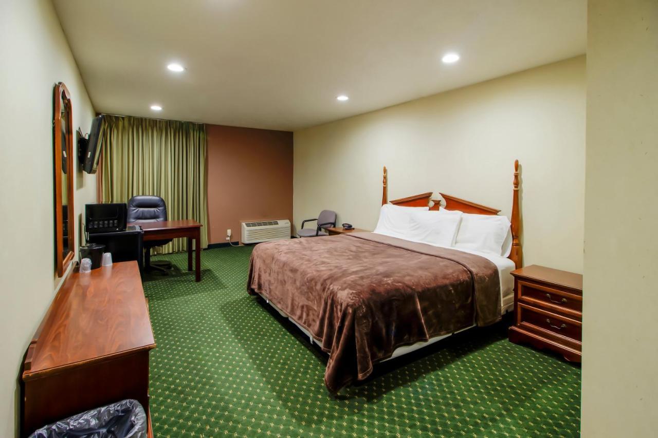 Oyo Pinewood Inn & Suites Silsbee Extérieur photo