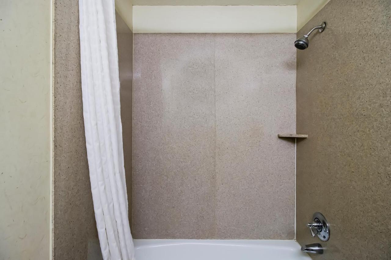 Oyo Pinewood Inn & Suites Silsbee Extérieur photo